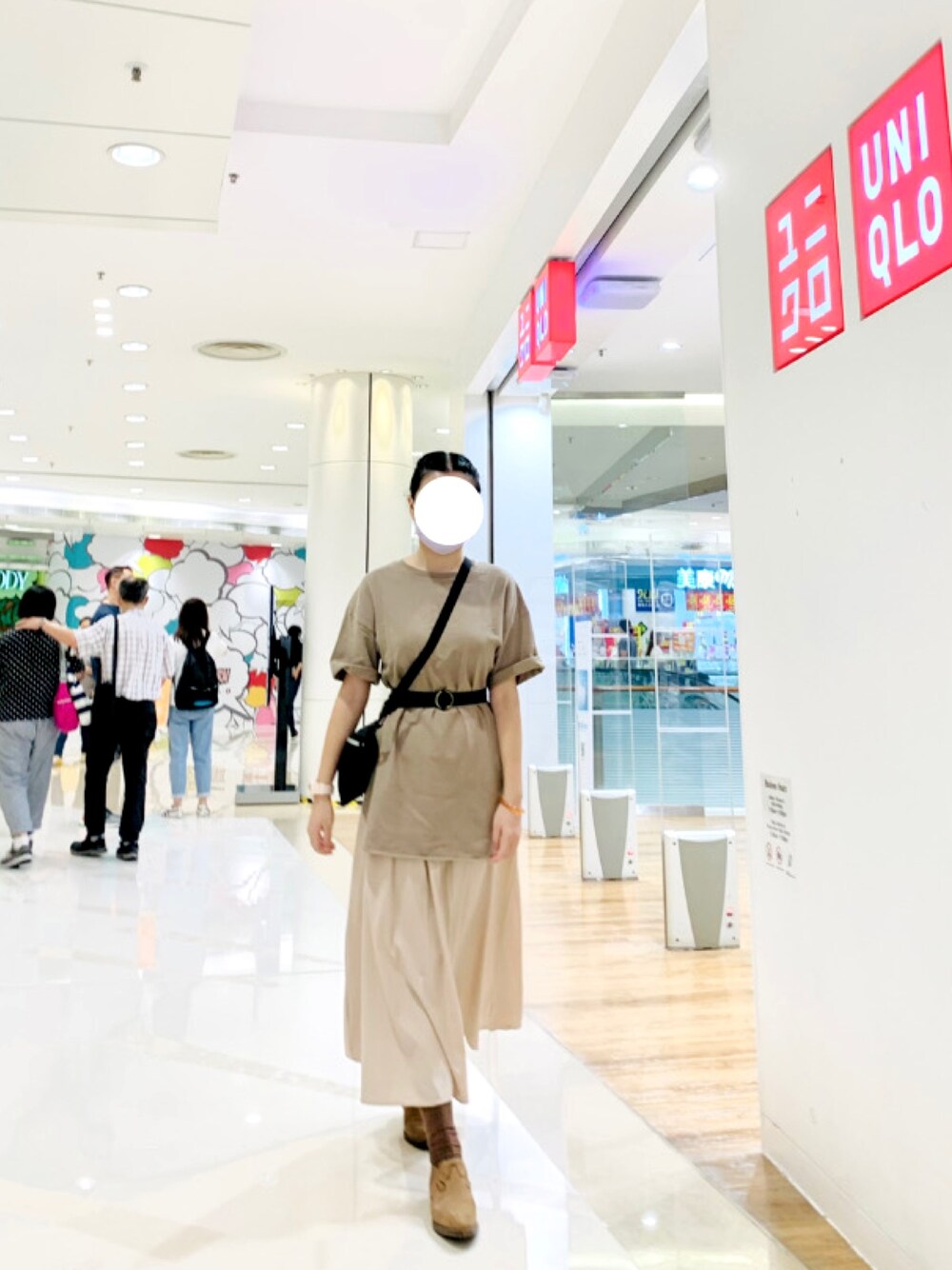 「ootd、休閒、oversize、164cm」｜「UNIQLOのアイテム（Tシャツ/カットソー、ベージュ系）」を使った、Regina 💜さん（レディース・164cm）の秋コーディネートの1枚目の写真