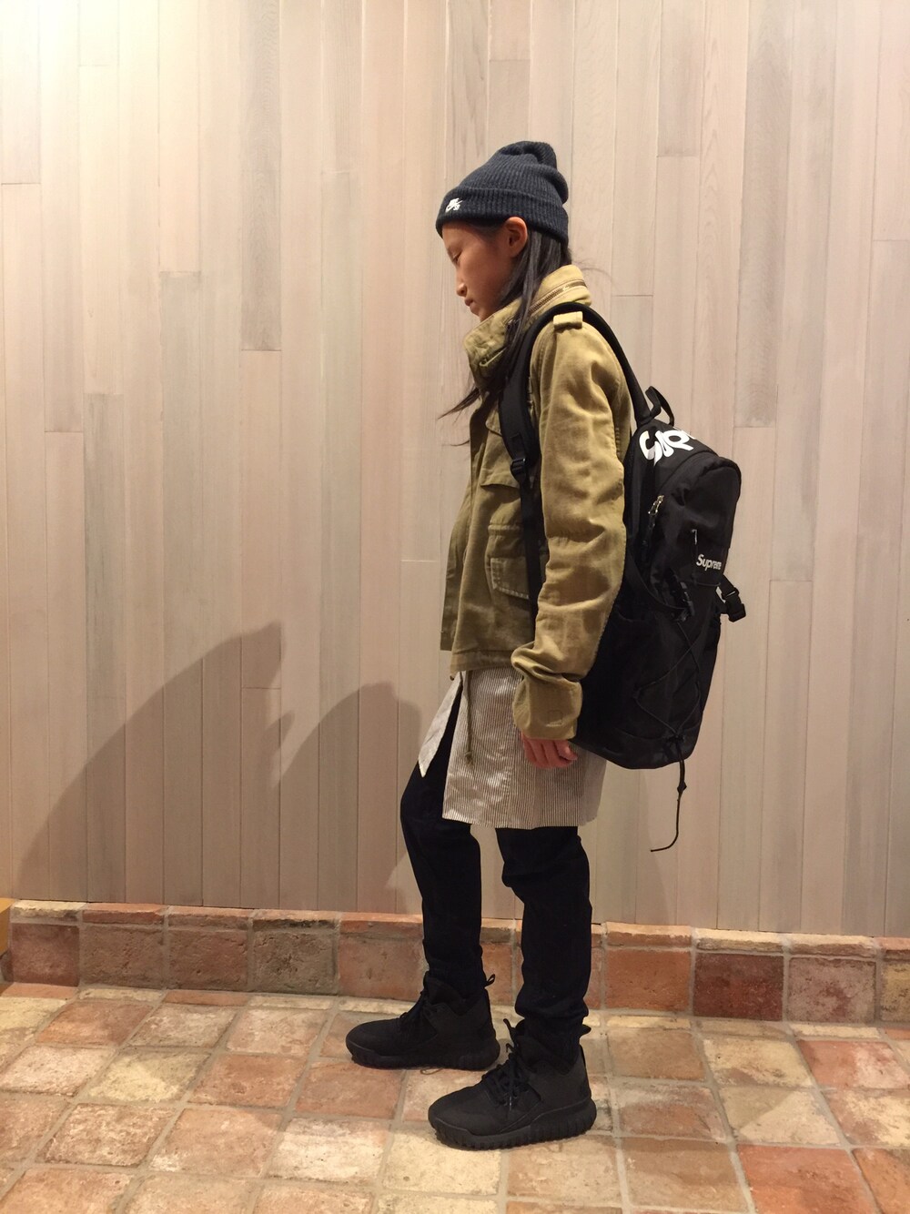 「休日スタイル、女の子、女の子コーデ、シャツスタイル、シュプリーム」｜「NIKEのＮＩＫＥ　フィッシャーマンビーニー（ニットキャップ/ビーニー、ブルー系）」を使った、megtoranatugさん（キッズ・100cm）の冬コーディネートの1枚目の写真