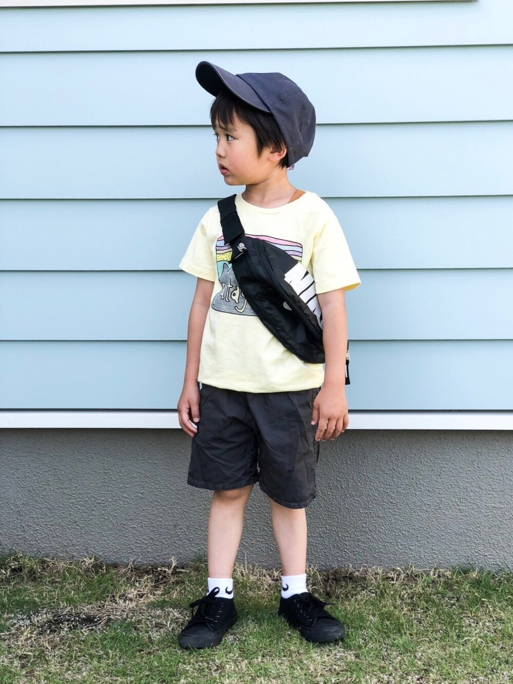 「パタゴニア、こどもの日、スニーカー、ウエストポーチ、クライミングパンツ、ハーフパンツ、コンバース」｜「🐙getのアイテム（その他、レッド系）」を使った、megtoranatugさん（キッズ・110cm）の春コーディネートの1枚目の写真