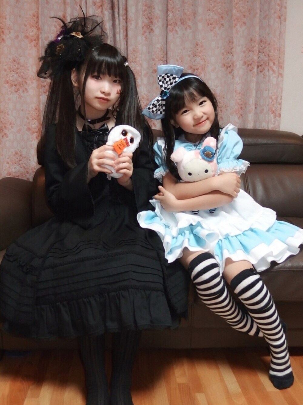 「ハロウィン、ハロウィンコーデ、仮装、黒ロリ、ゴスロリ、アリス、ハロウィンメイク」｜「claire'sのアイテム（その他ヘアアクセサリー、ブラック系）」を使った、ムラサキさん（キッズ・146cm）の秋コーディネートの1枚目の写真
