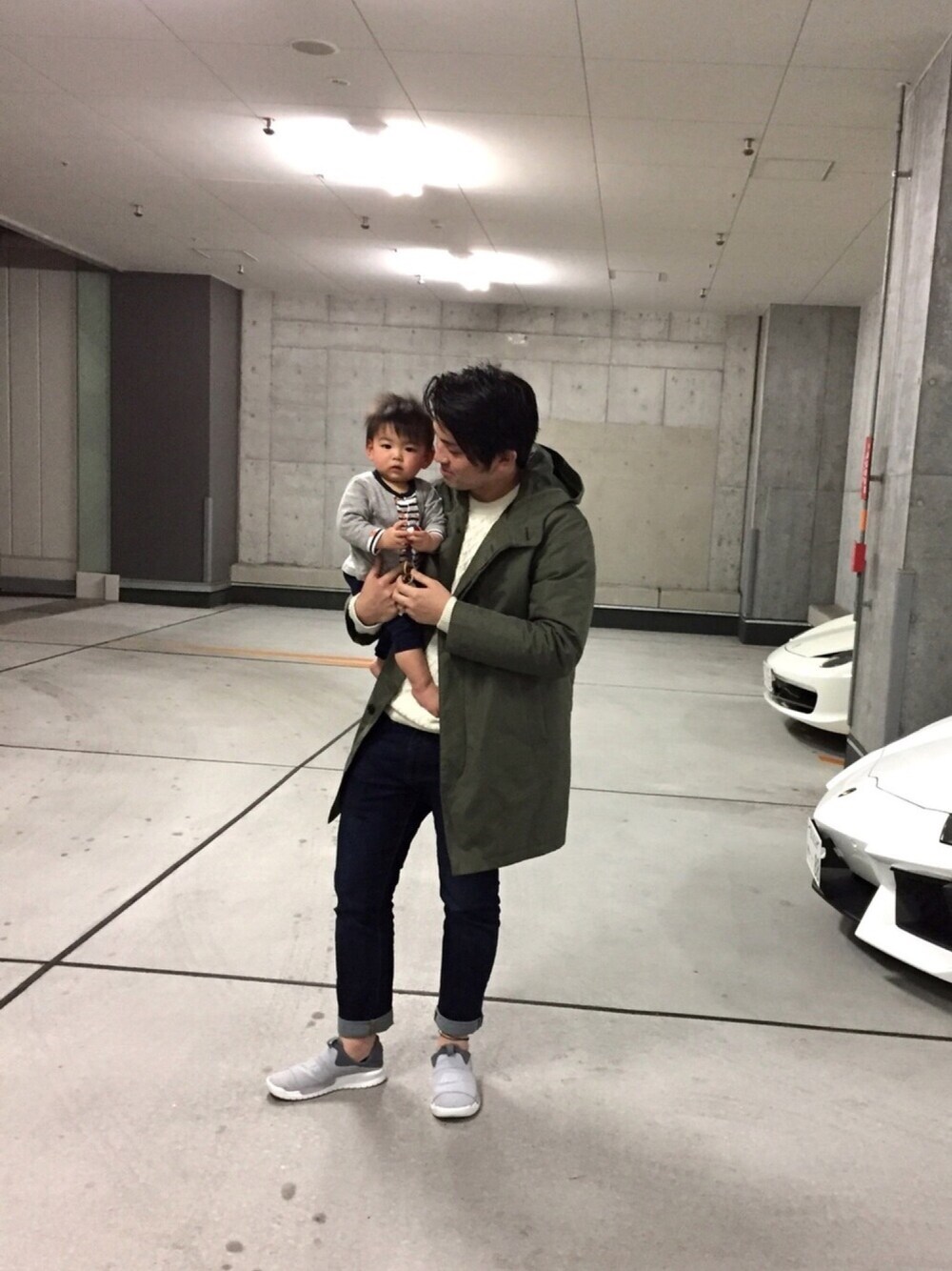 「スニーカー、ナイキ、ナイキスニーカー、NIKE、BEAUTY&YOUTH UNITED ARROWS、ユニクロ、UNIQLO、GAP、mikihouse、ベナッシスリップ」｜「MIKI HOUSEの【ダブルＢ】重ね着風カーディガンスタイル☆カバーオール（ロンパース、グレー系）」を使った、いくピヨさん（キッズ・70cm）の冬コーディネートの1枚目の写真