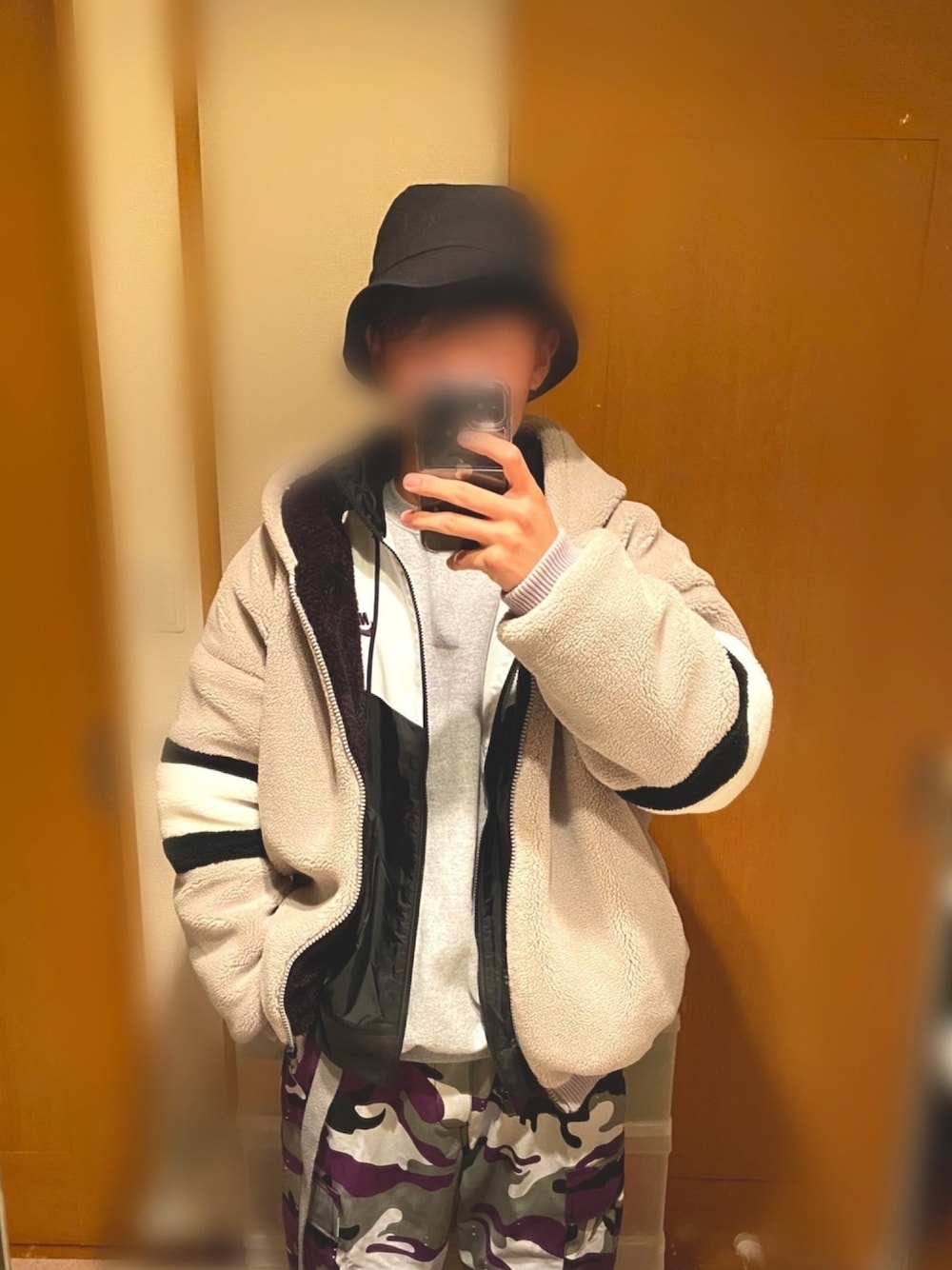 「ストリート、大学生、韓国ファッション、ビッグシルエット、BIGBANG、G-DRAGON、冬コーデ、いいね、save、フォローお願いします🤑」｜「ChampionのChampion PULLOVER オーバーサイズ プルオーバー クルーネック スウェット（スウェット、グレー系）」を使った、Hozuさん（メンズ・175cm）の秋コーディネートの1枚目の写真