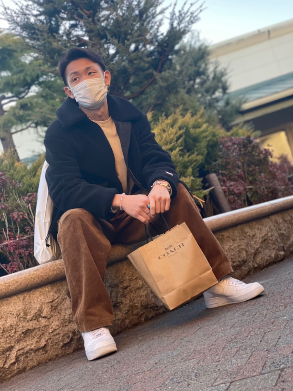 「私の推しブランド、大人カジュアル、おしゃれさんと繋がりたい、シンプル、ブラック、大学生、FREAK’Ｓ STORE、冬コーデ、#春コーデ、ビッグシルエット」｜「LOUIS VUITTONのアイテム（ブレスレット、シルバー系）」を使った、Hozuさん（メンズ・175cm）の冬コーディネートの1枚目の写真