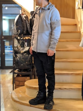 「TATRAS」｜「アイテム（カーゴパンツ）」を使った、TAIGAさん（メンズ・166cm）の春コーディネート