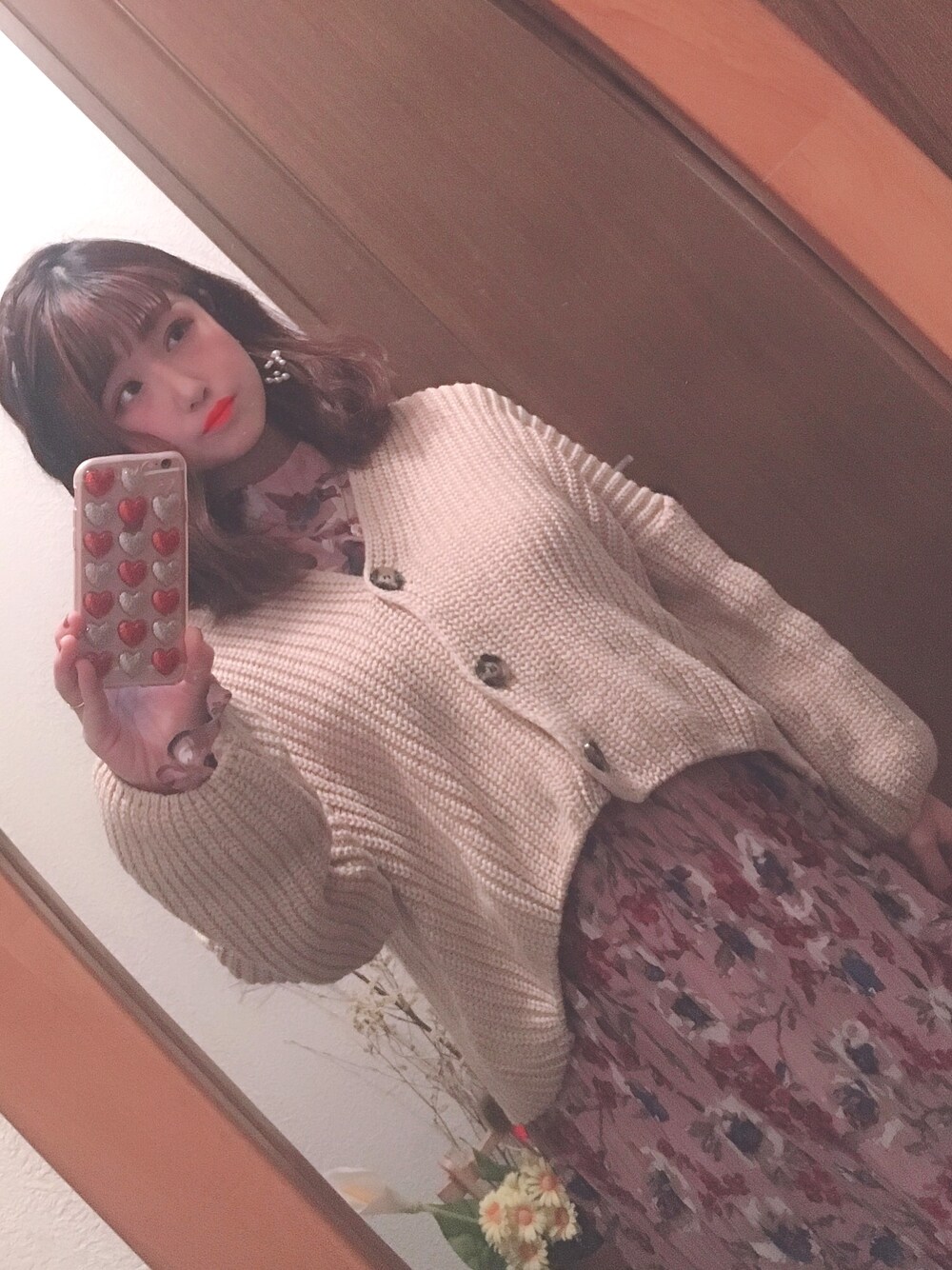 「花柄、カーディガン、デート」｜「GRLのアイテム（カーディガン/ボレロ、ベージュ系）」を使った、松本愛華さん（レディース・153cm）の秋コーディネートの1枚目の写真