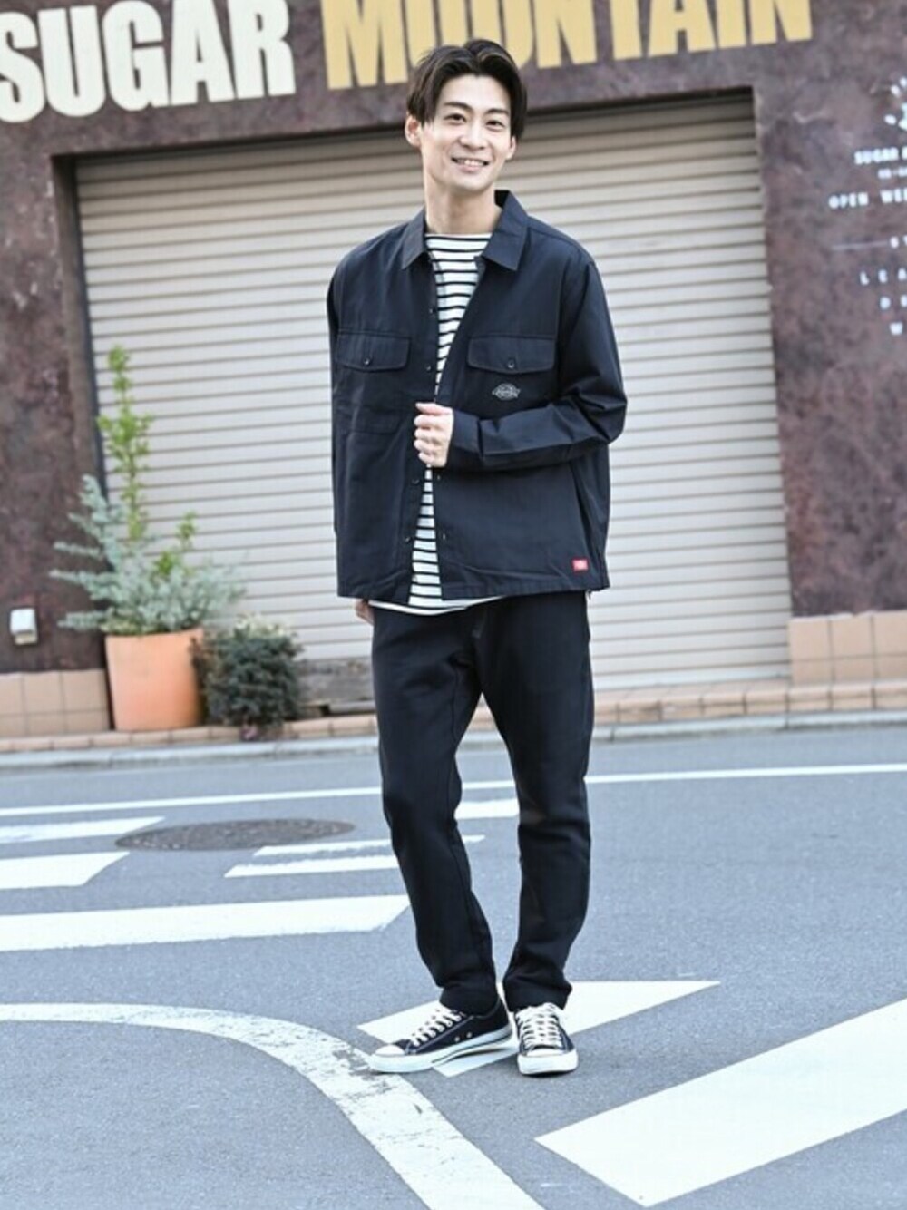 「アウター、カジュアル、スエット、Dickies、メンズ、マックハウス、discus、Machouse、私の推しブランド」｜「Dickiesの刺繍ワンポイントワークシャツ（シャツ/ブラウス、ブラック系）」を使った、マックハウスZOZOスタイリスト メンズさん（メンズ・178cm）の冬コーディネートの1枚目の写真