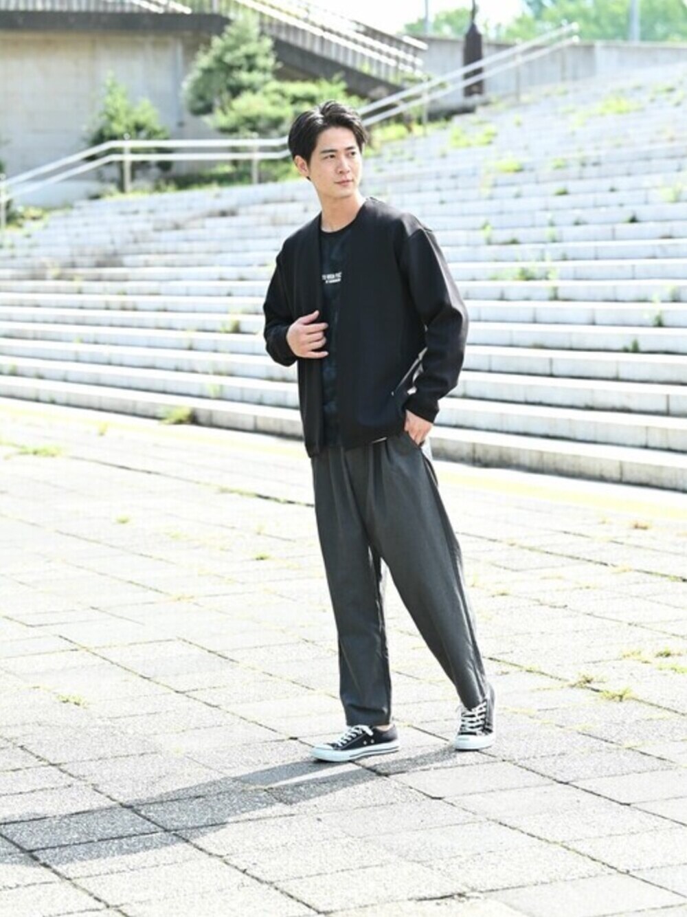 「カジュアル、メンズ、トップス、マックハウス、Machouse、URBAN COLLECTION」｜「URBAN COLLECTIONのポンチ素材 オーバーサイズ ボタンレスカーディガン（カーディガン/ボレロ、ブラック系）」を使った、マックハウスZOZOスタイリスト メンズさん（メンズ・178cm）の秋コーディネートの1枚目の写真