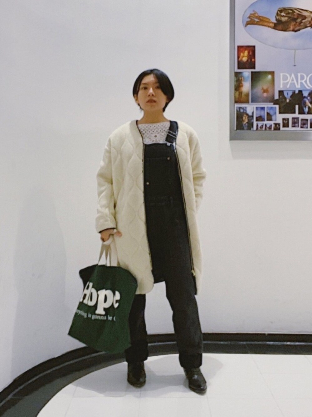 「年末WEAR感謝祭、マイベストコーデ2020、オーバーオール、モノトーン、キルティングジャケット、トートバッグ、休日スタイル、あったかコーデ、ロングコート、ボアジャケット」｜「THE SHINZONEのアイテム（オールインワン・サロペット、ブラック系）」を使った、ma---riさん（レディース・151cm）の冬コーディネートの1枚目の写真