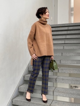 「アイテム（ハンドバッグ、グリーン系）」を使った、Tomoko.Kさん（レディース・163cm）の秋コーディネート