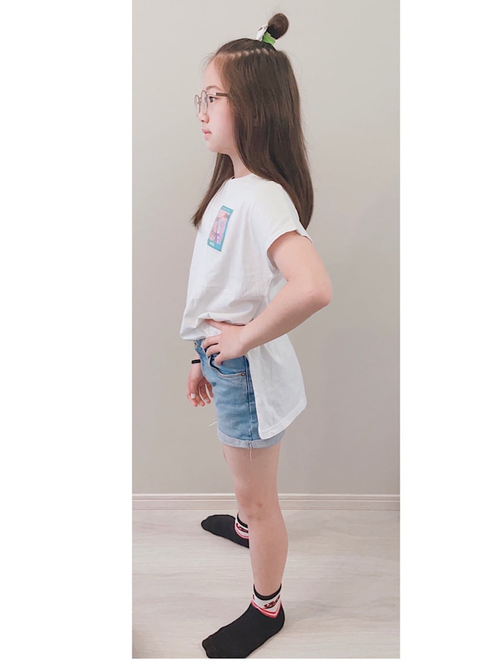 「キッズファッション、シンプルコーデ、白Tシャツ、５年生、js5、ショートパンツ、おしゃれになりたい、おしゃれさんと繋がりたい」｜「JENNI loveのフレンチスリーブロング丈Tシャツ（Tシャツ/カットソー、ホワイト系）」を使った、☆Rico☆さん（キッズ・138cm）の春コーディネートの1枚目の写真