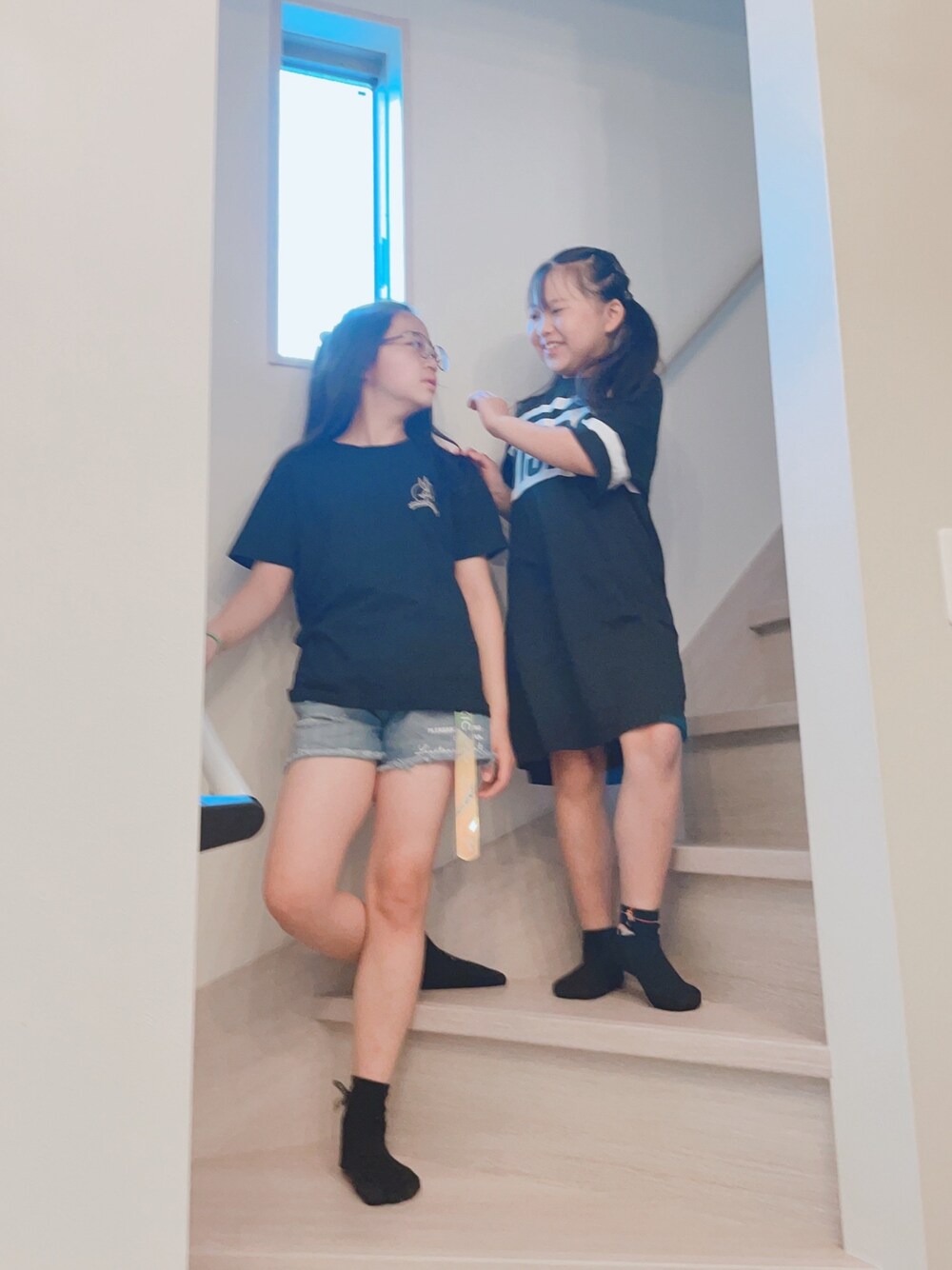 「こどもコーデ、姉妹コーデ、kids、js5、js3」｜「Right-on KIDSのアイテム（Tシャツ/カットソー、ブラック系）」を使った、☆Rico☆さん（キッズ・138cm）の春コーディネートの1枚目の写真