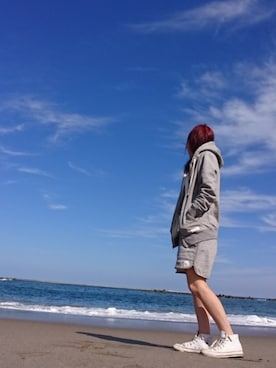 「SATURDAYS SURF NYCのアイテム（パーカー、グレー系）」を使った、Aki Satoさん（レディース・151cm）の冬コーディネート