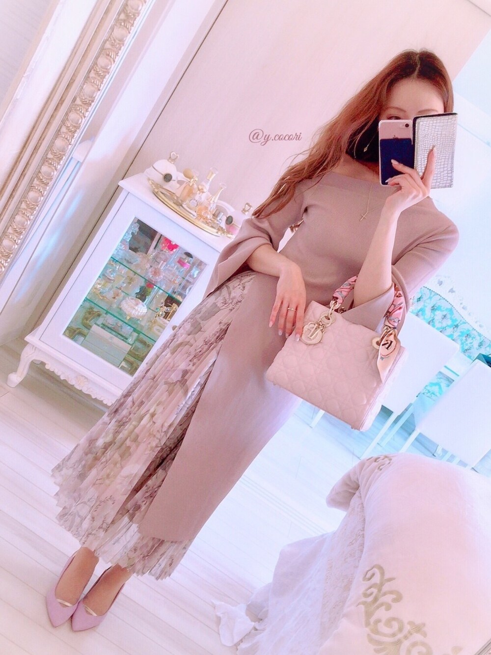 「春コーデ、春色、大人コーデ、ピンクコーデ、eimy istoire、Dior、休日スタイル、outfit、オトナ女子、花柄」｜「eimy istoireのアイテム（ワンピース、ピンク系）」を使った、りぼんさん（レディース・164cm）の春コーディネートの1枚目の写真