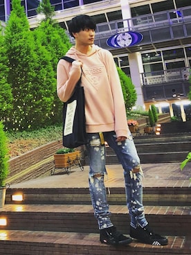 「Guess（ゲス）のアイテム（パーカー）」を使った、kaakun.さん（メンズ・175cm）の春コーディネート