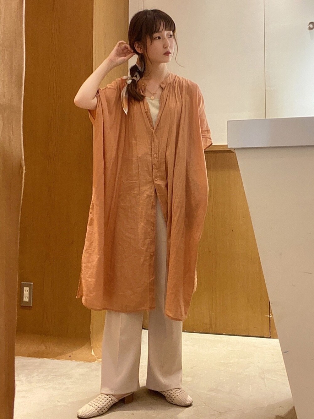 「これが私をアゲる服、オトナカジュアル、プチプラ、夏コーデ、お洒落さんとつながりたい、シンプル、シャツスタイル、オレンジ、チュニック、ootd」｜「Green　ParksのI ギャザーゆったりチュニック＊＊（チュニック、オレンジ系）」を使った、ささみさん（レディース・156cm）の春コーディネートの1枚目の写真