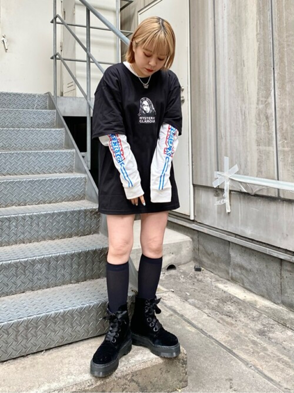 X-girl STAFF(本部スタッフ)｜X-girlのTシャツ/カットソーを使った