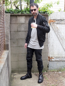 「DRKSHDW by RICK OWENS（ダークシャドウ バイ リックオウエンス）のアイテム（デニムパンツ）」を使った、Mason Kraneさん（メンズ・183cm）の春コーディネート