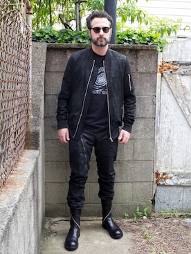 「DRKSHDW by RICK OWENS（ダークシャドウ バイ リックオウエンス）のアイテム（デニムパンツ）」を使った、Mason Kraneさん（メンズ・183cm）の春コーディネート