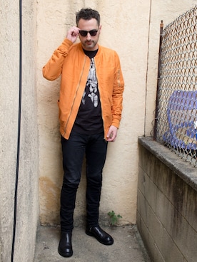 「DRKSHDW by RICK OWENS（ダークシャドウ バイ リックオウエンス）のアイテム（ミリタリージャケット）」を使った、Mason Kraneさん（メンズ・183cm）の春コーディネート