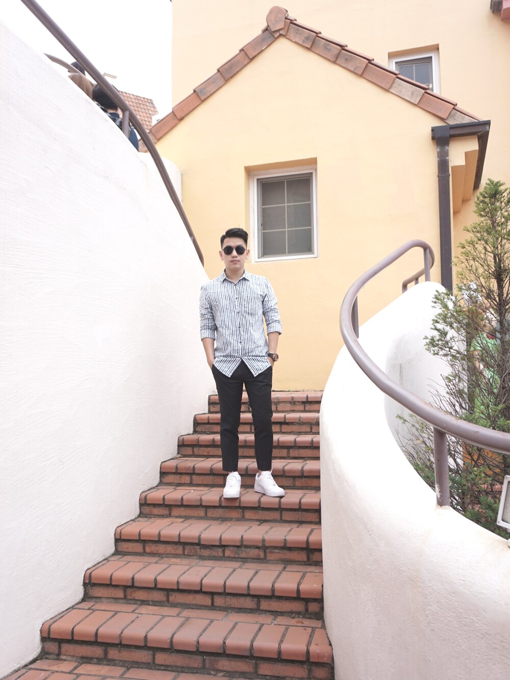 「summer、boy、ootd、outfit、travel、holiday」｜「ZARA MANのアイテム（その他トップス、ブルー系）」を使った、Albertus Santosoさん（メンズ・167cm）の秋コーディネートの1枚目の写真