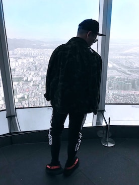 「PULL&BEAR（プルアンドベア）のアイテム（ミリタリージャケット）」を使った、Albertus Santosoさん（メンズ・167cm）の秋コーディネート