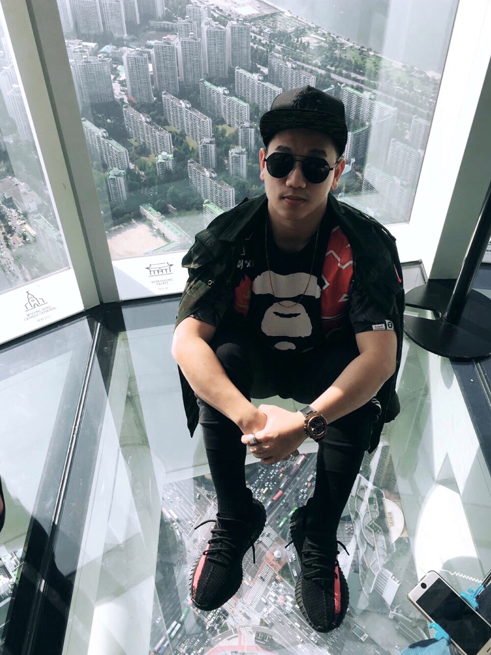 「ootd、summer、outfit、street、streetwear、streetfashion、streetstyle、boy、trackpants」｜「FIFTY 24SFのアイテム（ハット、ブラック系）」を使った、Albertus Santosoさん（メンズ・167cm）の秋コーディネートの1枚目の写真