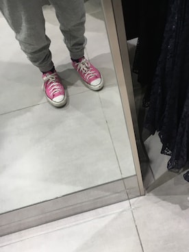 「CONVERSE（コンバース）のアイテム（スニーカー、ピンク系）」を使った、yukiさんの冬コーディネート