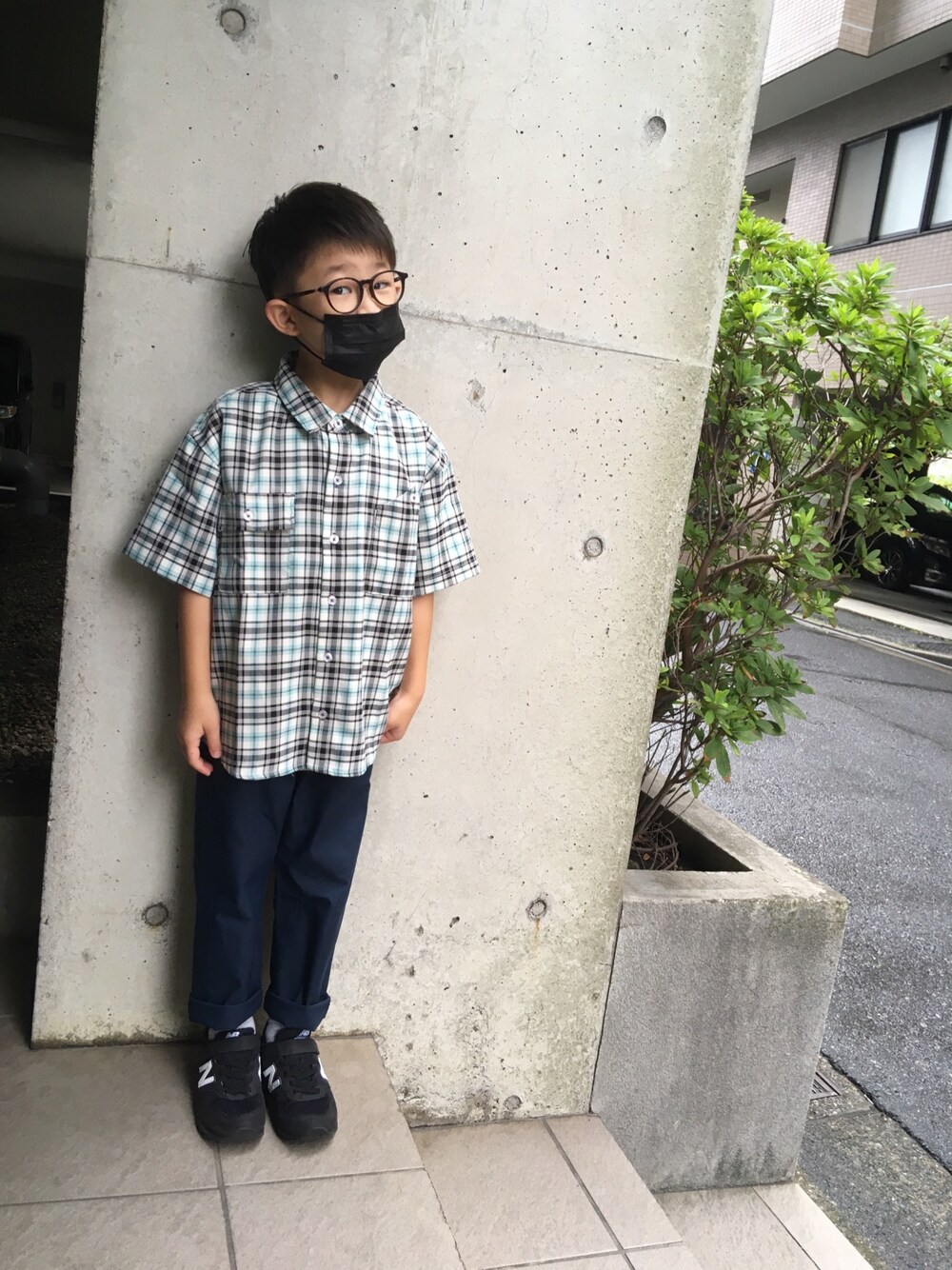 「シャツスタイル、チェックシャツ、シンプル、kidsfashion、kids、メガネ男子」｜「CIAOPANIC TYPYの【KIDS】アソートファブリック シャツ（シャツ/ブラウス、ブルー系）」を使った、あちゃさんさん（キッズ・120cm）の秋コーディネートの1枚目の写真