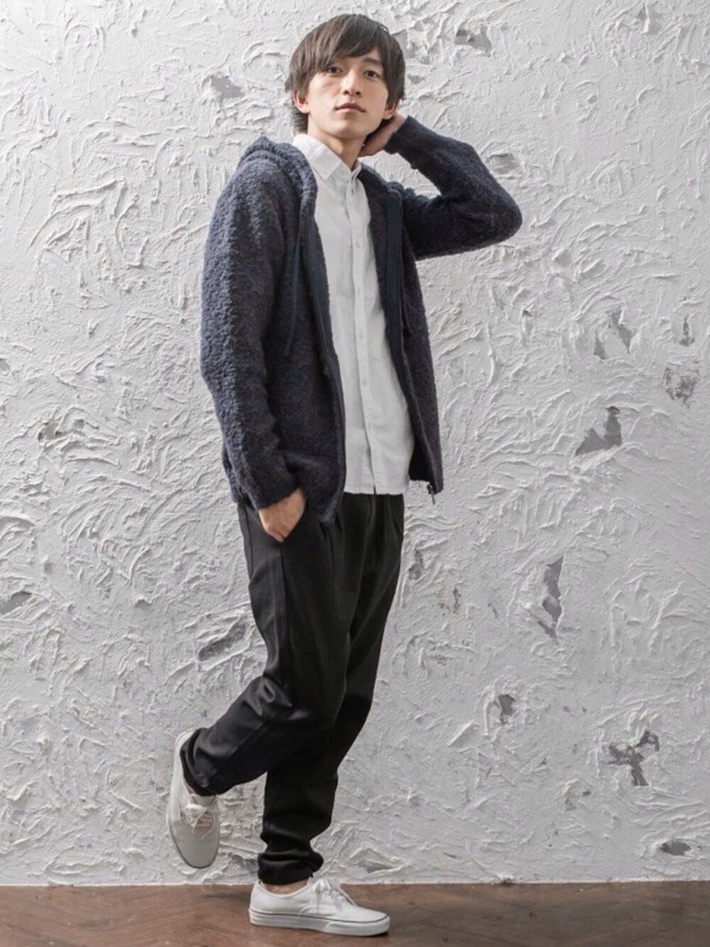 「カジュアル、シンプル、ニットパーカー、もこもこ、チノパンツ、シンプルコーデ、ふわもこ、ブークレニット、MinoriTY、ZIPパーカー」｜「MinoriTYの3ＧブークレニットＺＩＰパーカー（パーカー、ブルー系）」を使った、REONさん（メンズ・173cm）の冬コーディネートの1枚目の写真