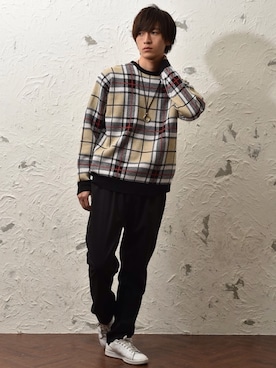 「アイテム（トップス、ベージュ系）」を使った、REONさん（メンズ・173cm）の冬コーディネート