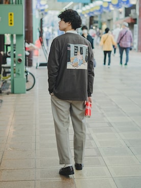 「kutir（クティール）のアソートプリントロンT（Tシャツ/カットソー）」を使った、三木 克海さん（メンズ・175cm）の秋コーディネート