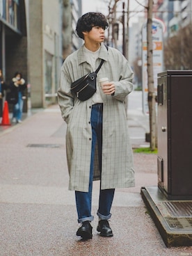 「SENSE OF PLACE by URBAN RESEARCH（センスオブプレイスバイアーバンリサーチ）のアイテム（ステンカラーコート）」を使った、三木 克海さん（メンズ・175cm）の春コーディネート