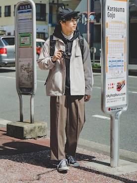 「アイテム（ミリタリージャケット、ホワイト系）」を使った、三木 克海さん（メンズ・175cm）の春コーディネート
