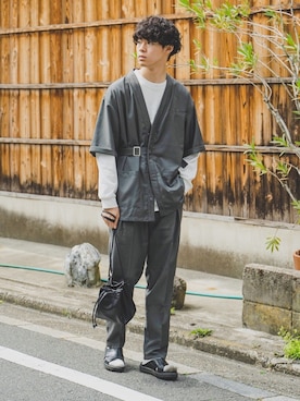 「巾着バッグ」｜「アイテム（ノーカラージャケット）」を使った、三木 克海さん（メンズ・175cm）の春コーディネート