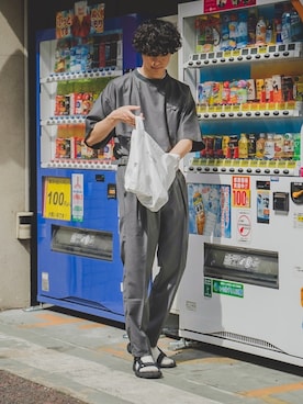 「CREARE -LINO-（クレアーレリノ）のアイテム（パンツ）」を使った、三木 克海さん（メンズ・175cm）の春コーディネート