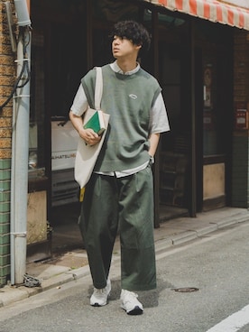 「アイテム（ベスト）」を使った、三木 克海さん（メンズ・175cm）の春コーディネート