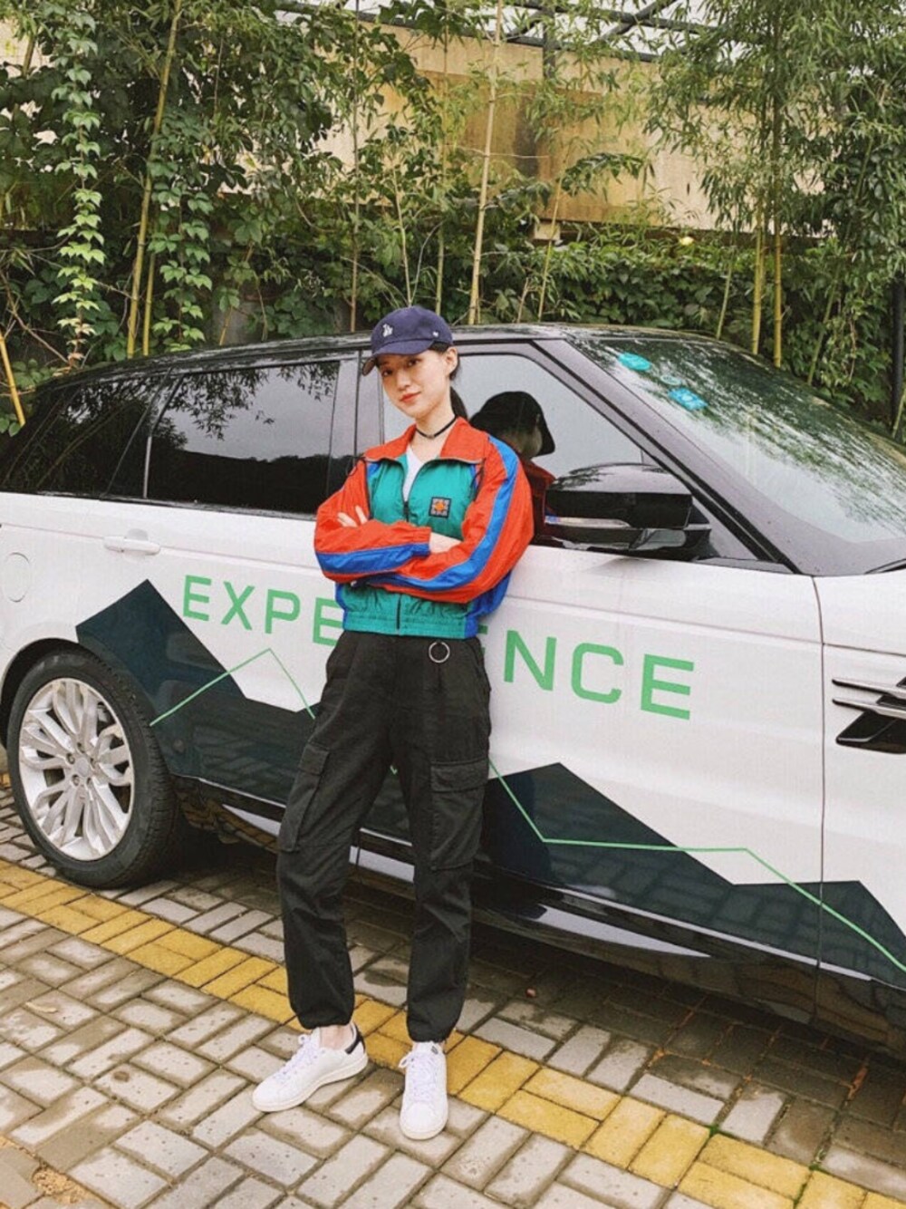 「MLB、Dior、KENZO、Bershka」｜「Bershkaのアイテム（カーゴパンツ、ブラック系）」を使った、Moguさん（レディース・165cm）の秋コーディネートの1枚目の写真
