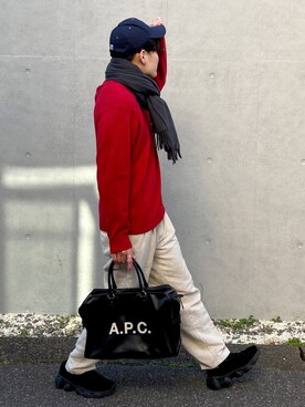 A.P.C.（アーペーセー）のボストンバッグを使った人気ファッション