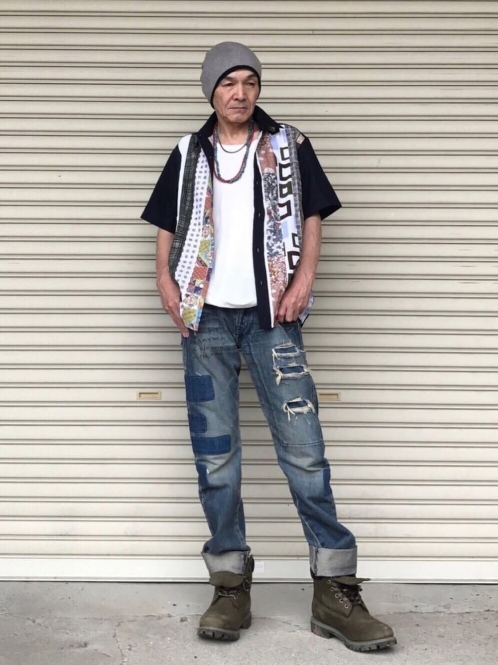 「ビューティ&ユース ユナイテッドアローズ(BEAUTY&YOUTH UNITED ARROWS)、パッチワークシャツ、ヒステリックグラマー、ミハラヤスヒロ(MIHARAYASUHIRO)、ダメージデニムパンツ、Timberland、ブーツ、BEAMS、nano・universe、ネックレス」｜「HYSTERIC GLAMOURのDENIM PANTS(SP)（デニムパンツ、ブルー系）」を使った、shinさん（メンズ・168cm）の夏コーディネートの1枚目の写真