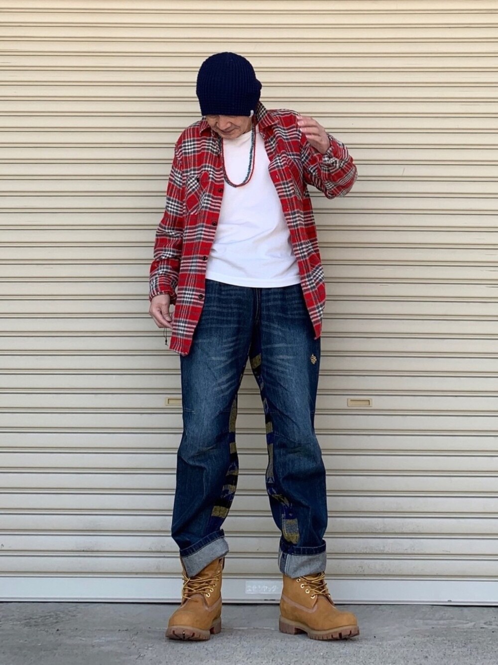 「デニム、ALDIES、ネルシャツ、ネックレス、ビーニー、BEAMS、ブーツ、Timberland、Tシャツ、wjk 1mile」｜「ALDIESのアイテム（パンツ、ブルー系）」を使った、shinさん（メンズ・168cm）の春コーディネートの1枚目の写真
