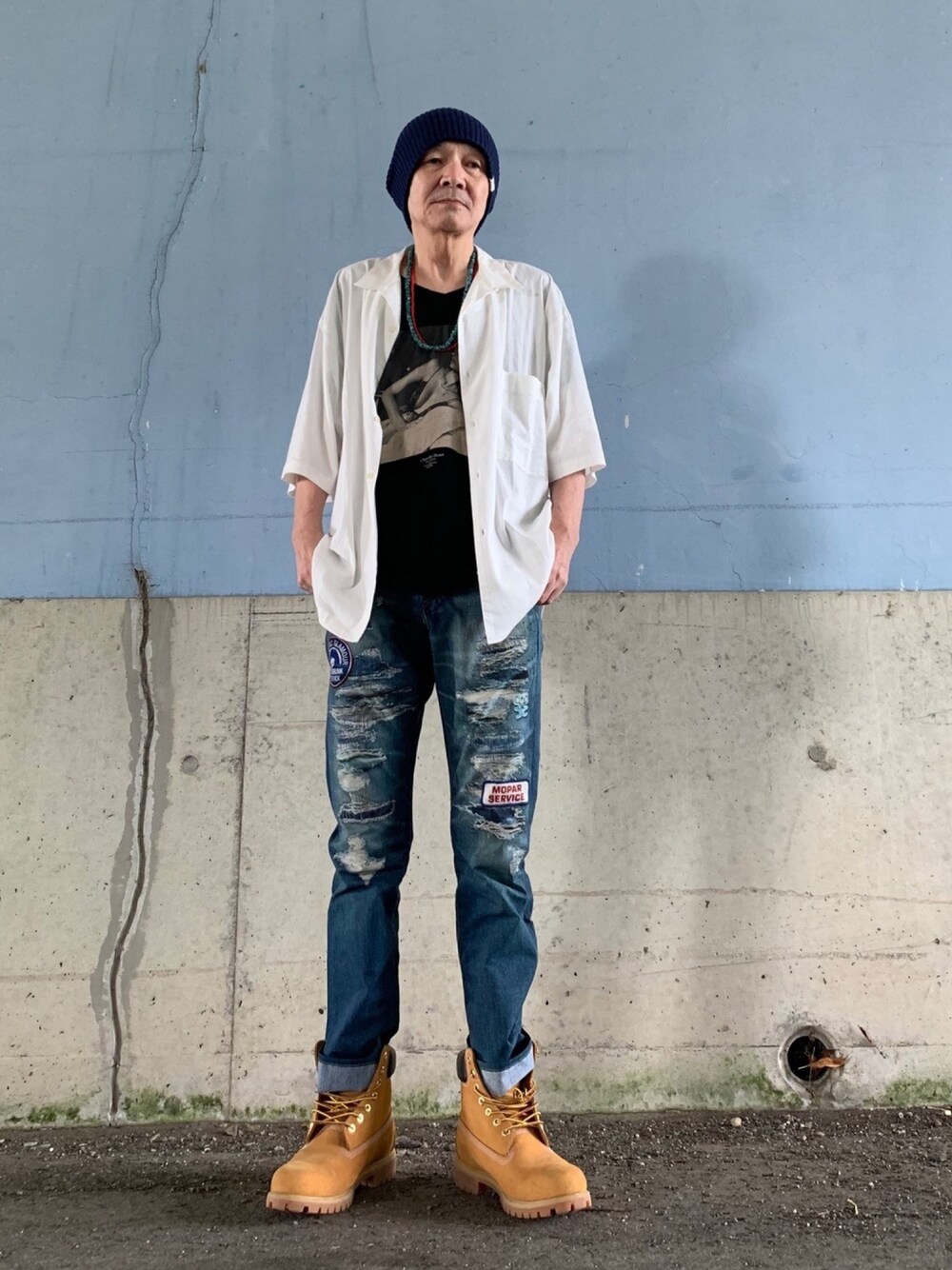 「ホワイト、オープンカラーシャツ、BEAMS LIGHTS、ダメージデニムパンツ、Hysteric Glamour、Tシャツ、ShapeL、ブーツ、Timberland、ビーニー」｜「TimberlandのTIMBERLAND / ティンバーランド 6INCH PREMIUM BOOT（ブーツ、イエロー系）」を使った、shinさん（メンズ・168cm）の夏コーディネートの1枚目の写真