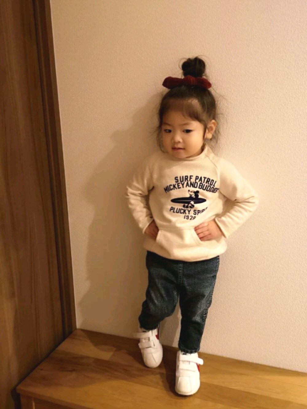 「デニムダンガリー、DENIM DUNGAREE、ディズニー、NIKE、デニムパンツ、カジュアルコーデ、ヴィンテージ、キッズコーデ、2歳、GRAMICCI」｜「DENIM DUNGAREEのアイテム（パンツ、ブルー系）」を使った、hima♬*ﾟさん（キッズ・90cm）の冬コーディネートの1枚目の写真