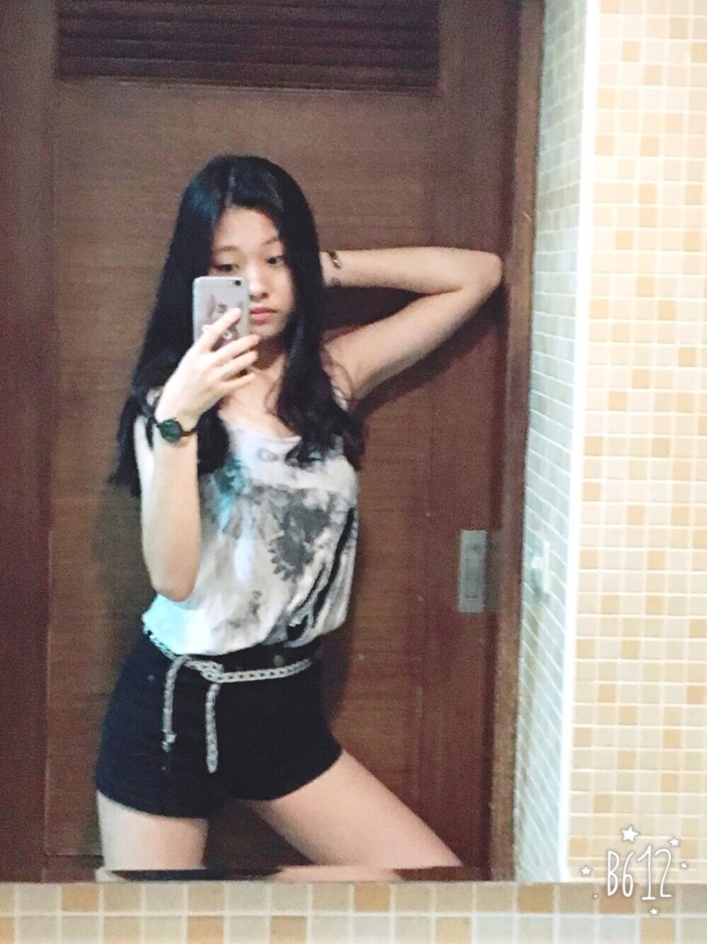 「fashion、Cute、flawless、popular、sexy」｜「JOJOのアイテム（アナログ腕時計、ブラック系）」を使った、Patricia Linさん（レディース・165cm）の春コーディネートの1枚目の写真