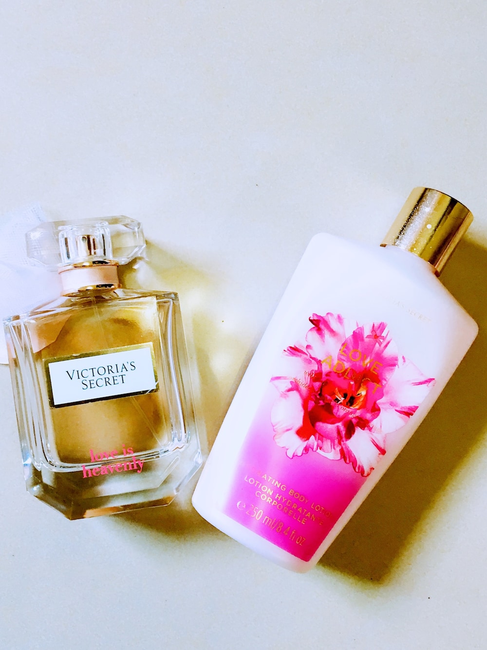 「Victoria's Secret、follow、summer、lovely、gold」｜「VICTORIA'S SECRETのアイテム（香水、ゴールド系）」を使った、Patricia Linさん（レディース・165cm）の夏コーディネートの1枚目の写真