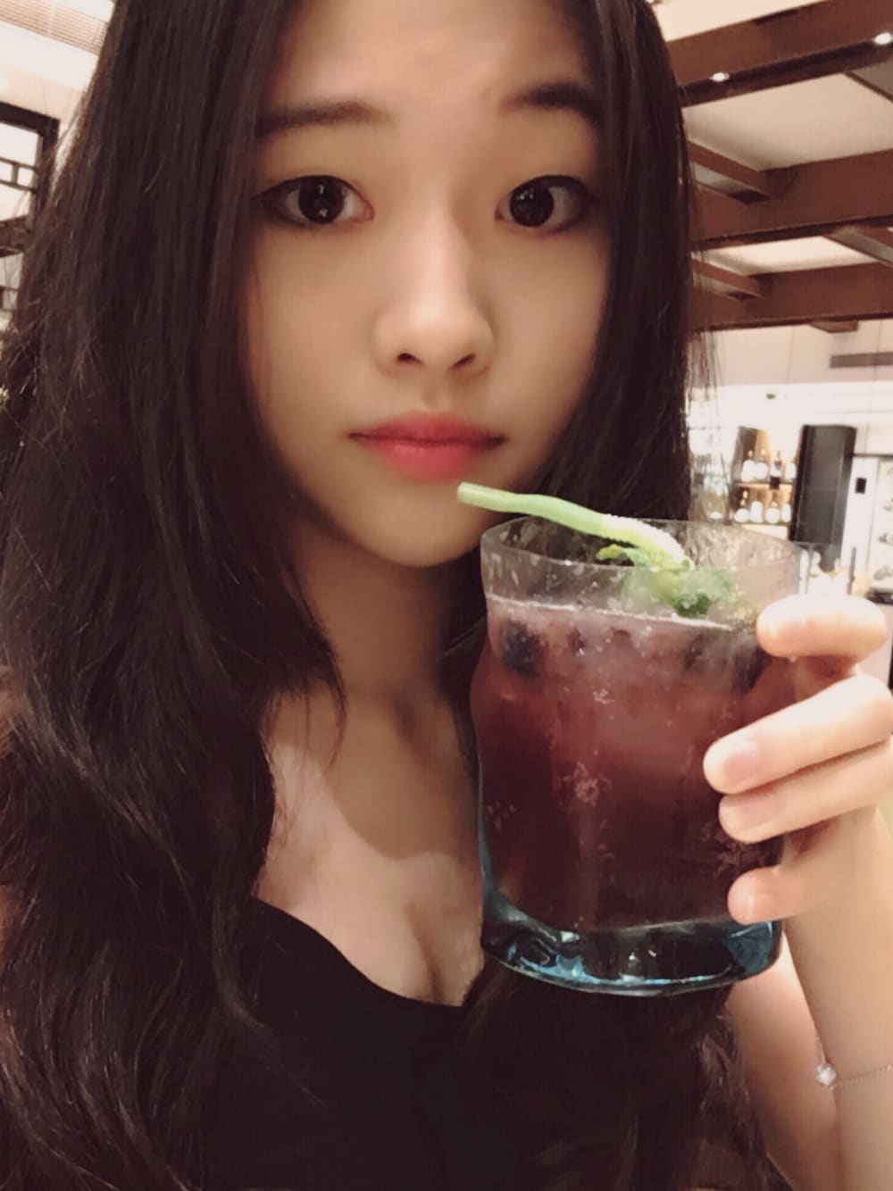 「follow、follow me♡、mac、summer、lipstick、cocktail」｜「M・A・Cのアイテム（口紅/リップティント/グロス、レッド系）」を使った、Patricia Linさん（レディース・165cm）の秋コーディネートの1枚目の写真