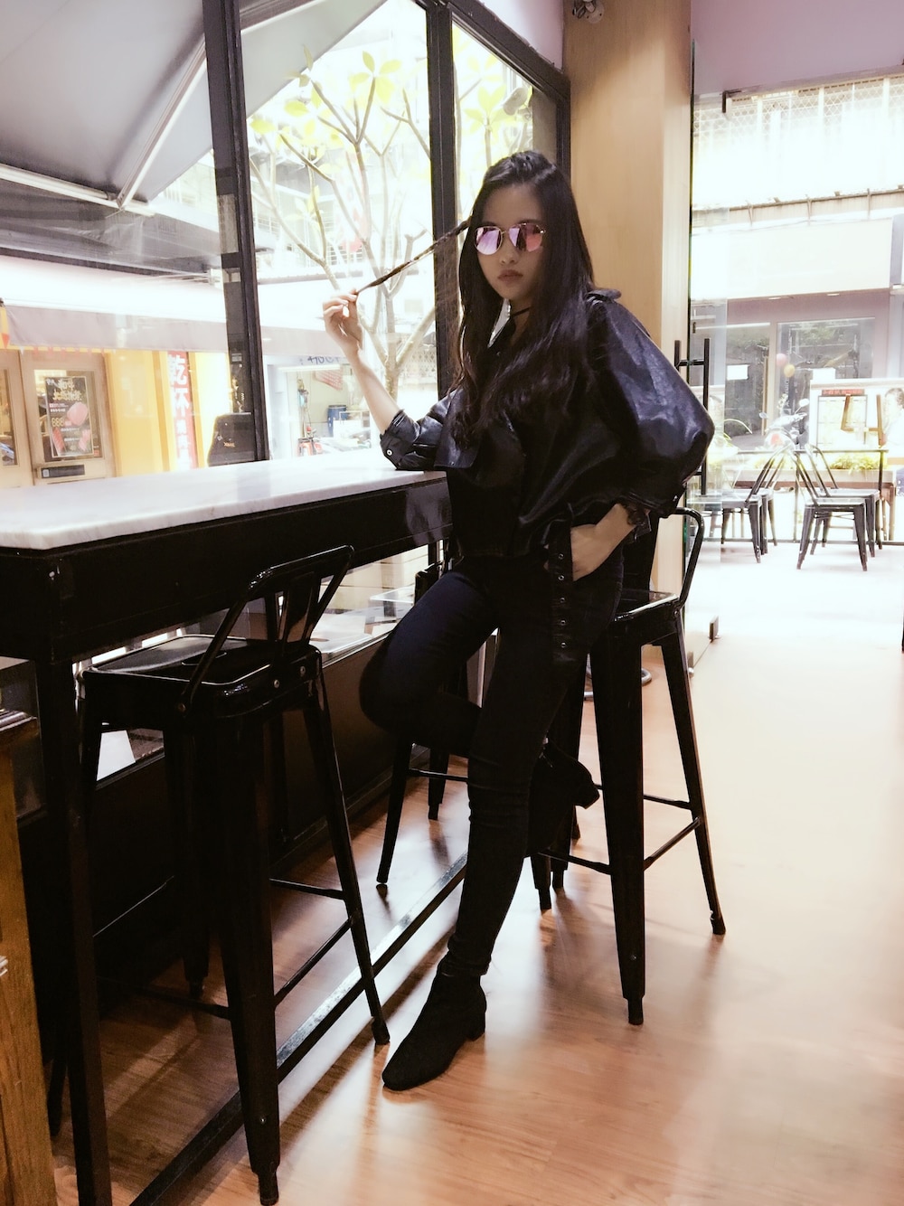 「follow、Calvin Klein、Nine West、vii&co、black、warm、winter」｜「Calvin Klein Jeans Accessoryのアイテム（サングラス、ピンク系）」を使った、Patricia Linさん（レディース・165cm）の秋コーディネートの1枚目の写真