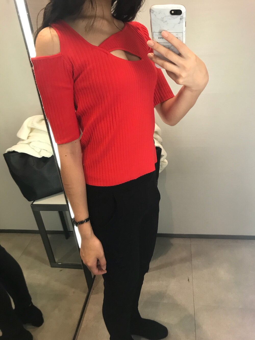 「follow、ZARA、red、shirts」｜「ZARAのアイテム（トップス、レッド系）」を使った、Patricia Linさん（レディース・165cm）の春コーディネートの1枚目の写真