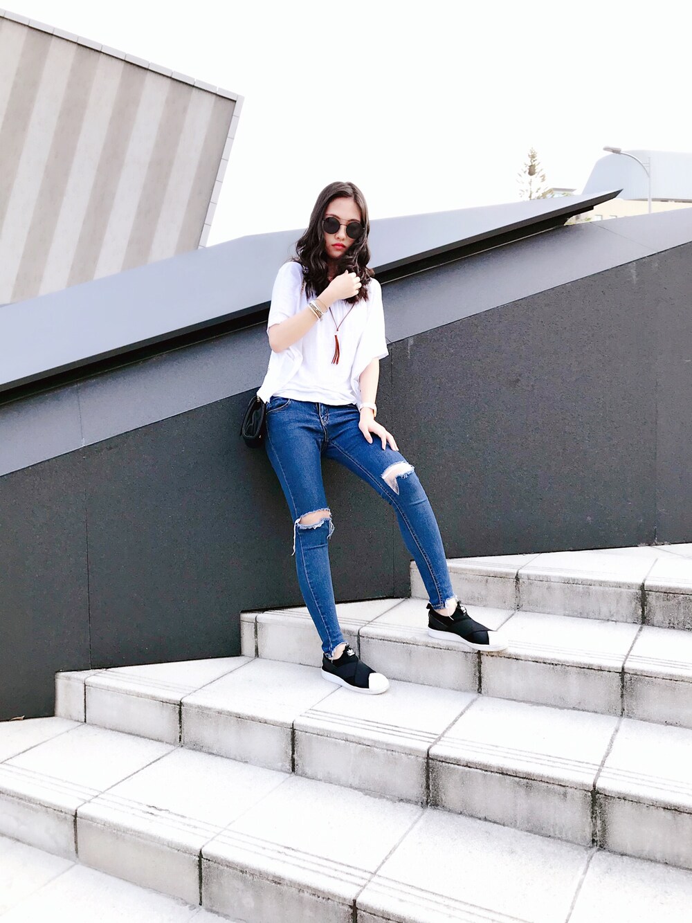 「follow、ALDO、mango、addidas、vii&co、air space」｜「AIR SPACEのアイテム（ネックレス、ブラウン系）」を使った、Patricia Linさん（レディース・165cm）の春コーディネートの1枚目の写真