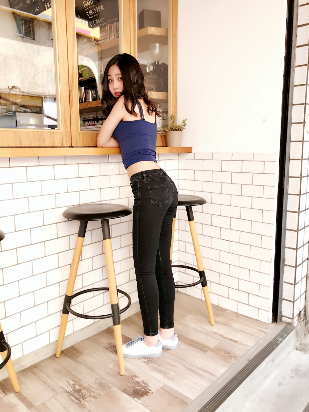 「follow、mango、MichaelKors」｜「MICHAEL KORSのアイテム（その他シューズ、ホワイト系）」を使った、Patricia Linさん（レディース・165cm）の春コーディネートの1枚目の写真