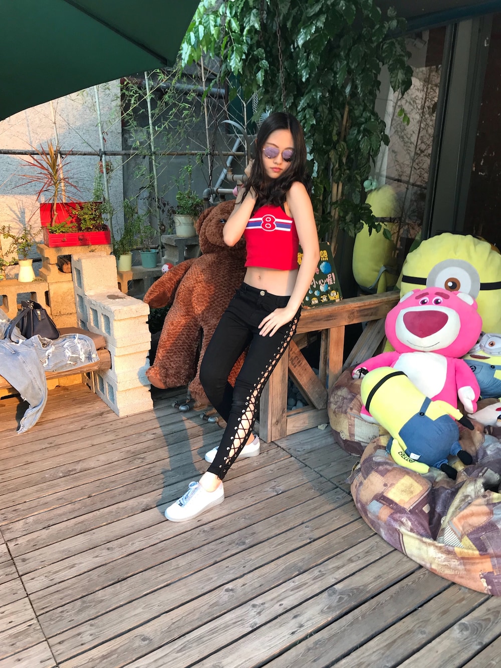 「FOREVER 21、Calvin Klein、MichaelKors、kendall+kylie」｜「FOREVER 21のアイテム（タンクトップ、レッド系）」を使った、Patricia Linさん（レディース・165cm）の春コーディネートの1枚目の写真